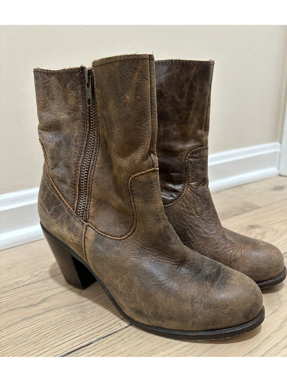 Corral Womens Distressed Brown Leather Ankle Cowboy Boots Size 8M Made in Mexico